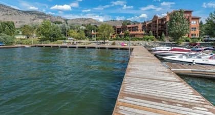 Lakeshore Villas! Ground floor Lakeview, 3 beds, Great for Families!