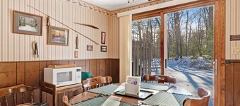 Cozy, family-friendly, riverview condo w/ a furnished patio & gas fireplace