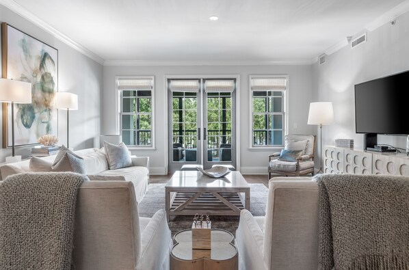 Televisión, reproductor de DVD y videoteca 