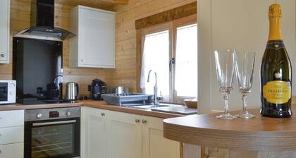 2 bedroom accommodation in Cleator Moor, near Whitehaven