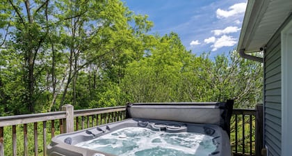 Cozy cabin w/ pool & hot tub! Close to Taylorsville Lake Marina & Bourbon Trails