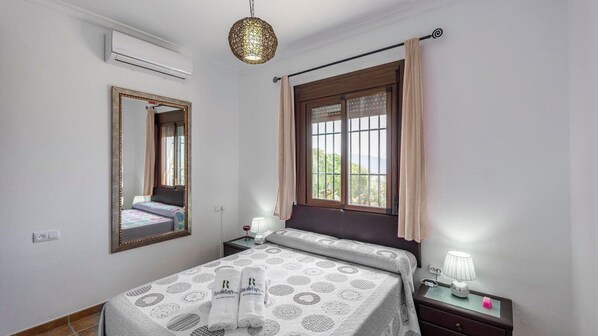 3 bedrooms, iron/ironing board, travel cot, WiFi - Casa Los Marjales El Gastor by Ruralidays (Cádiz)