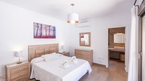 3 عدّة غرف نوم ومكواة/لوح كي وسرير سفر وواي فاي