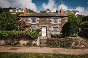 Exterior - A fully renovated property, just a short stroll from Coverack’s lovely beach. (Sunny Corner)