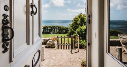 Une propriété entièrement rénovée, à quelques pas de la belle plage de Coverack.