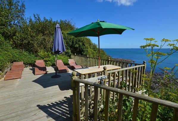 Terrace/patio - A fully renovated property, just a short stroll from Coverack’s lovely beach. (Sunny Corner)