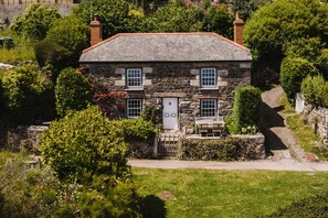 Exterior - A fully renovated property, just a short stroll from Coverack’s lovely beach. (Sunny Corner)