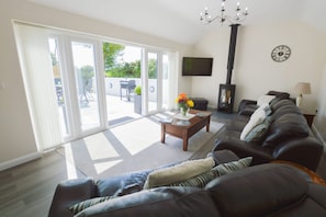 Smart-TV, Kamin, DVD-Player