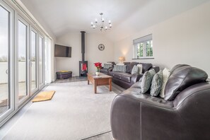 Smart TV, fireplace, DVD player
