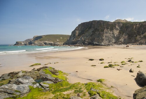 Ein charmantes, historisches Ferienhaus für vier Personen in einem Küstendorf.