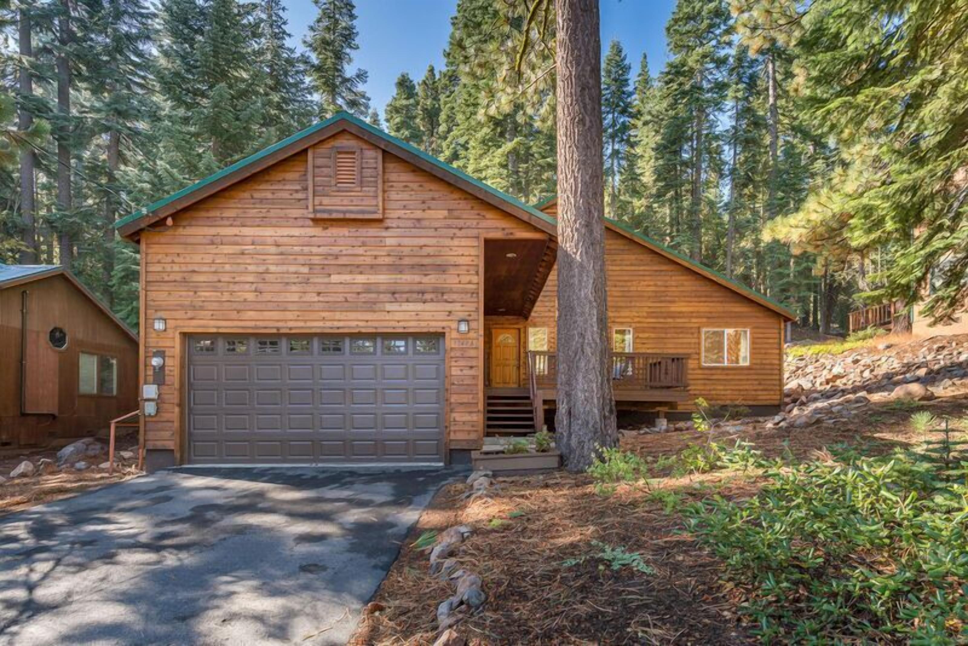 Northwoods Charmer - Beautifully Decorated!