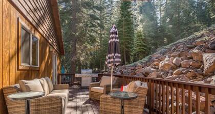 Northwoods Charmer - Beautifully Decorated!