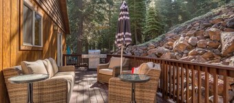 Northwoods Charmer - Beautifully Decorated!