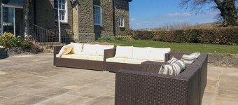 Llansantffraed House