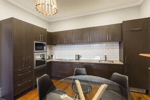 House | In-room dining