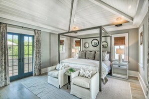 5 bedrooms, iron/ironing board, WiFi, bed sheets