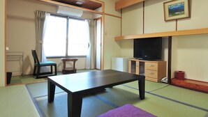 Økonomirom, delt bad (Japanese Style for 4 Guests) | Safe på rommet, skrivebord, wi-fi (inkludert) og sengetøy