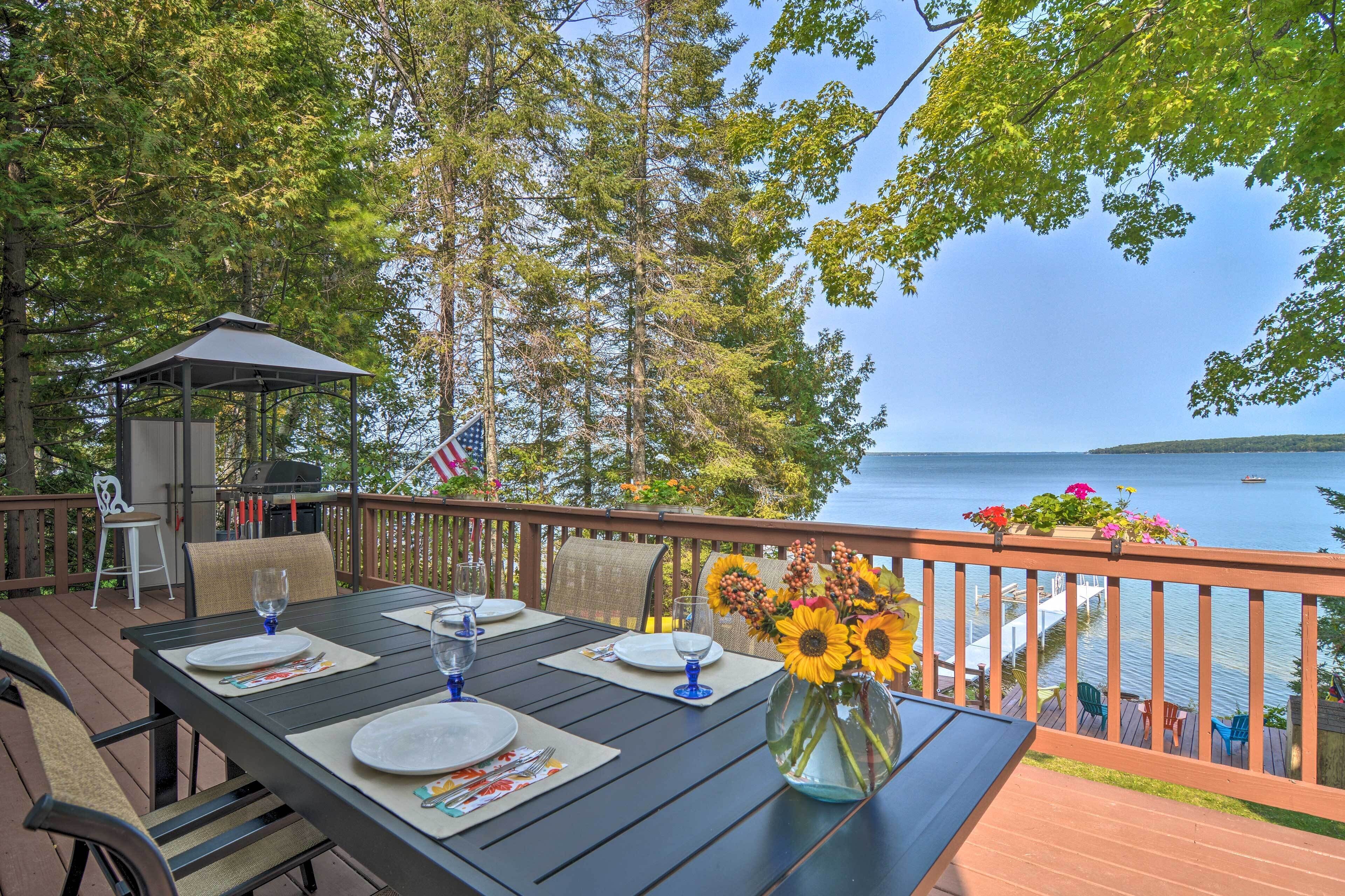 Gorgeous 3-Season Lakefront Escape w/ Private Dock