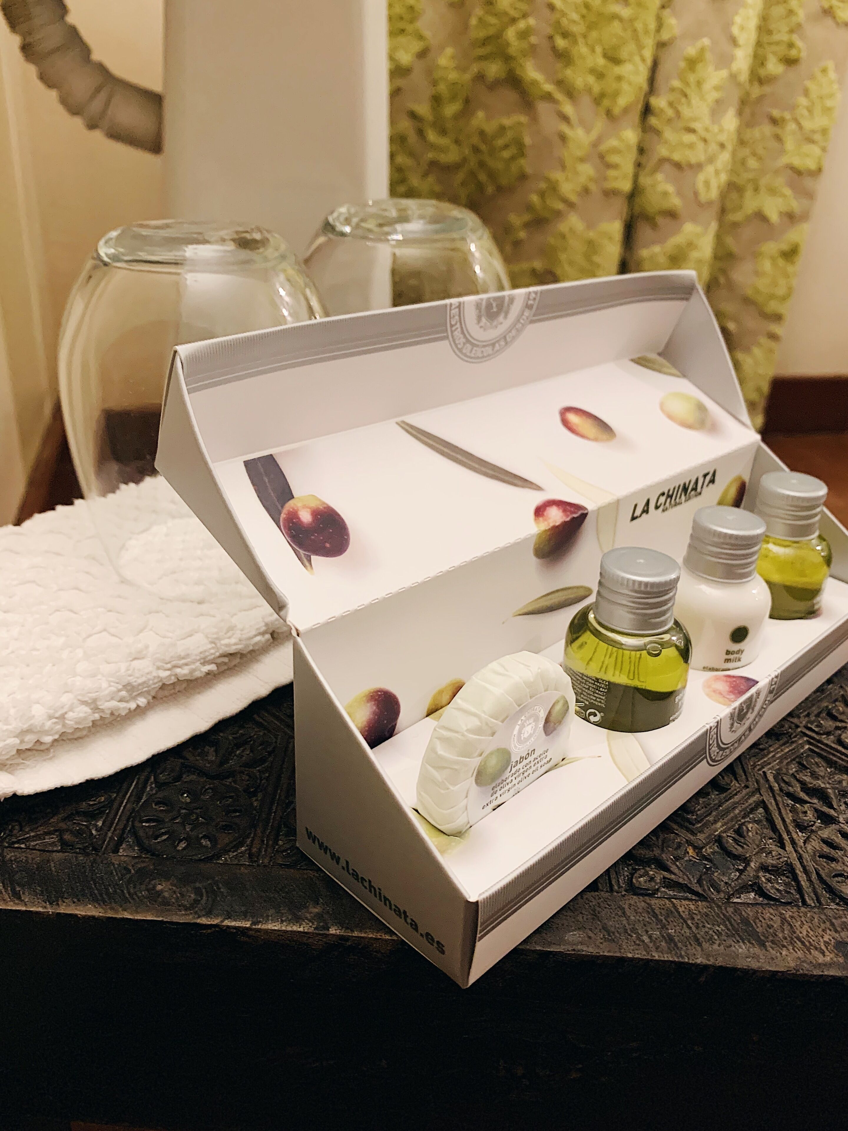 economy double room | bathroom | separate bathtub and shower, deep-soaking bathtub, rainfall showerhead