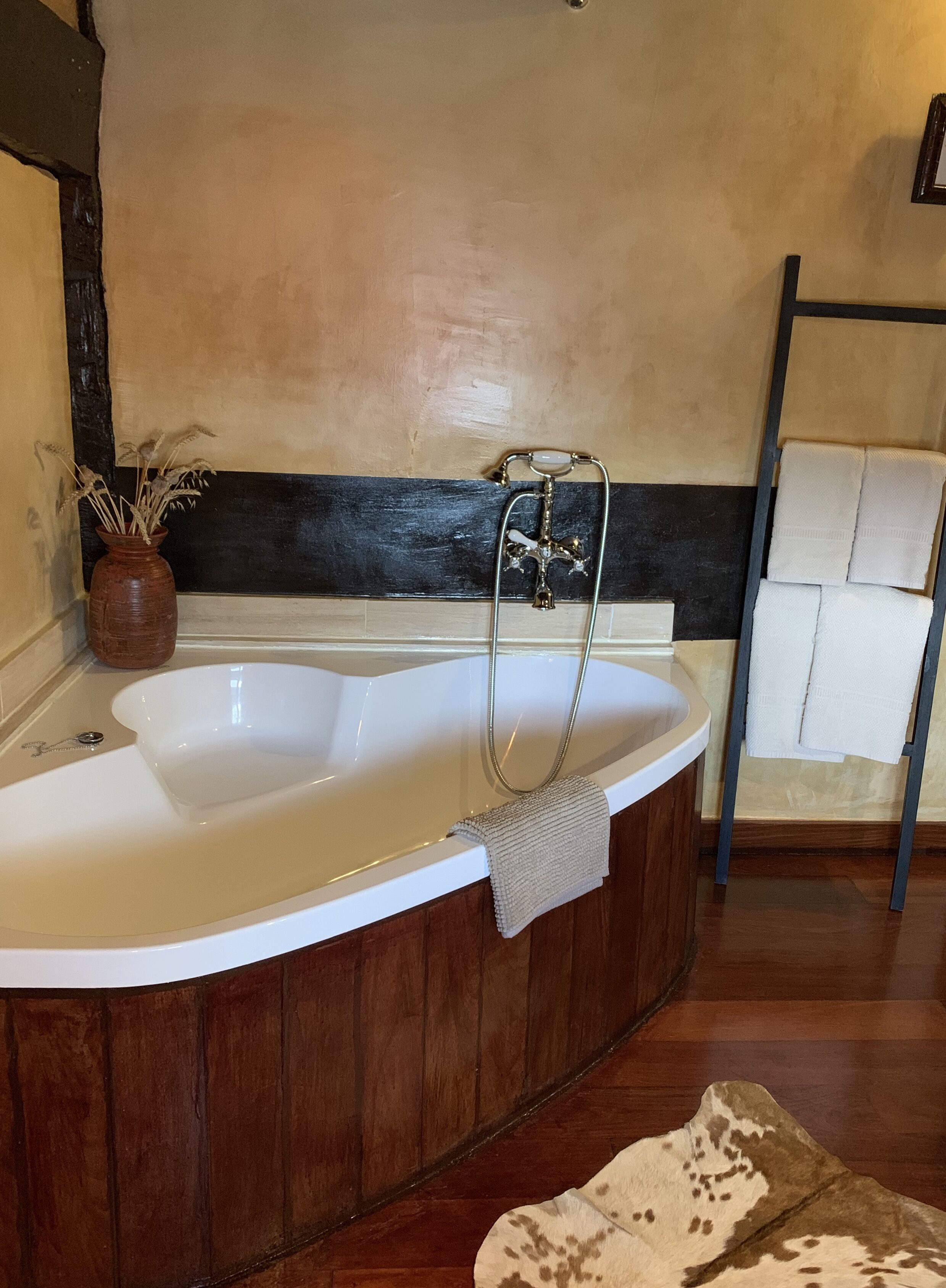 economy double room | bathroom | separate bathtub and shower, deep-soaking bathtub, rainfall showerhead