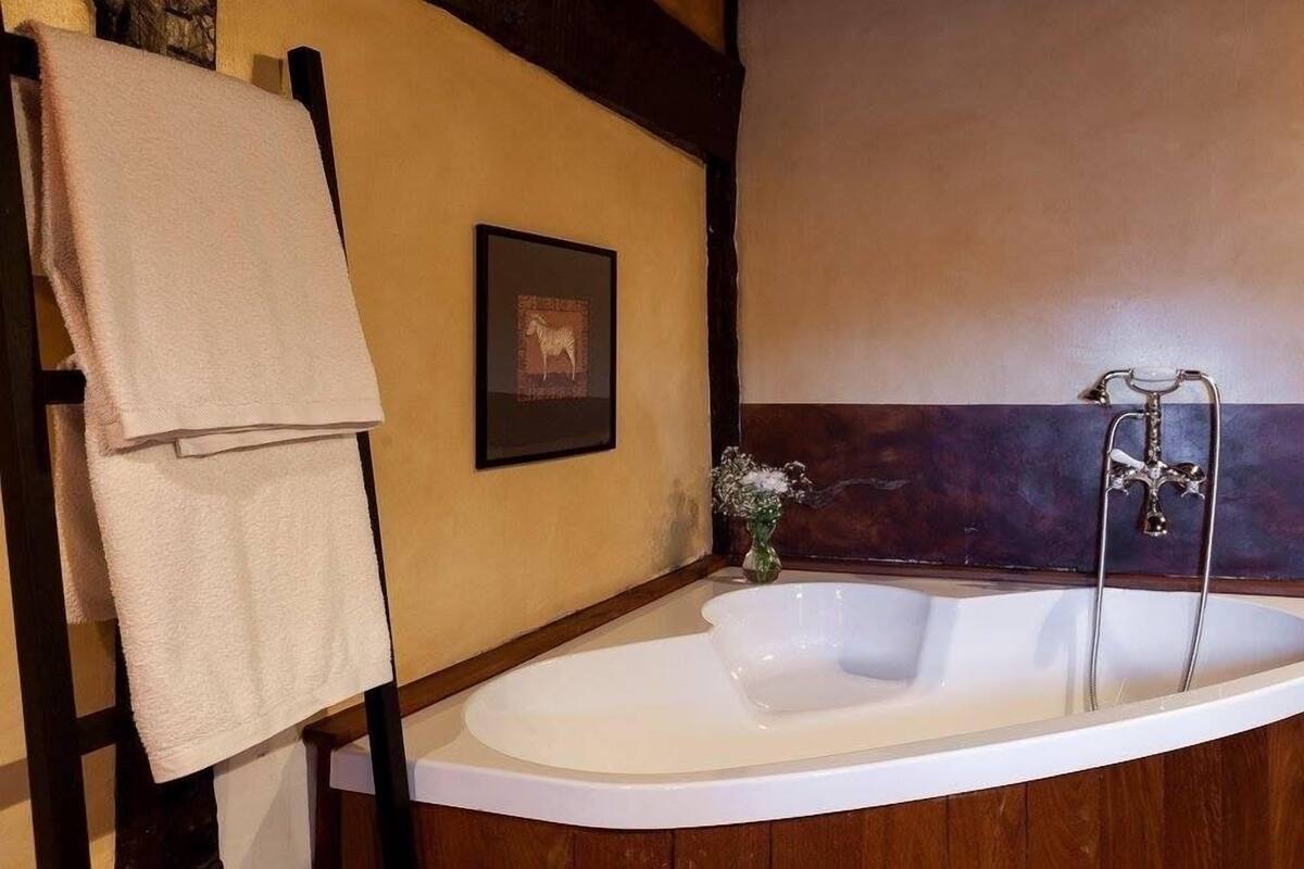 economy double room | deep-soaking bathtub