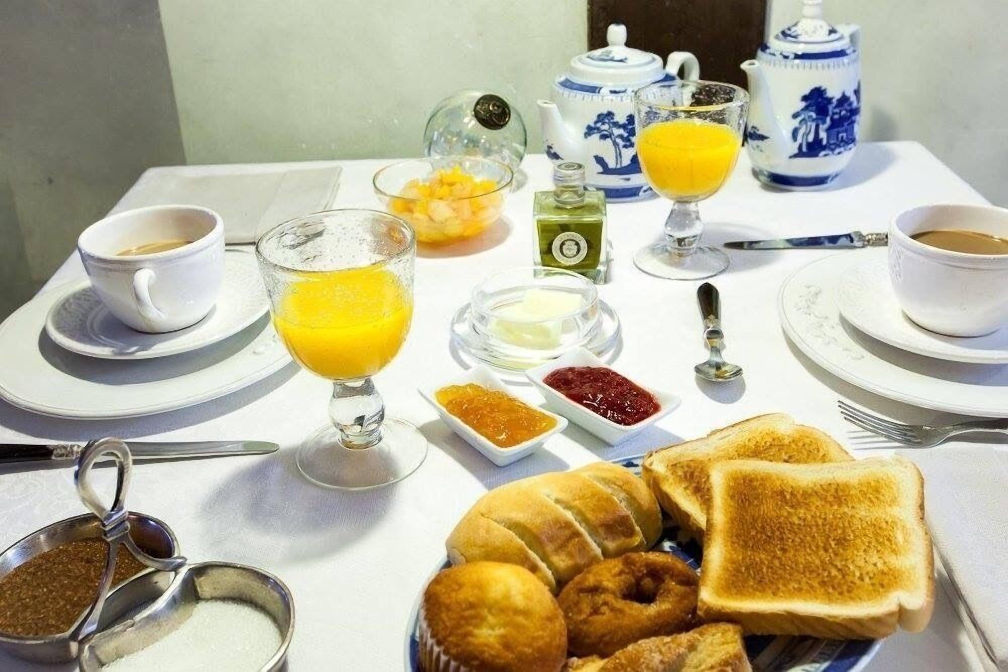 free daily continental breakfast
