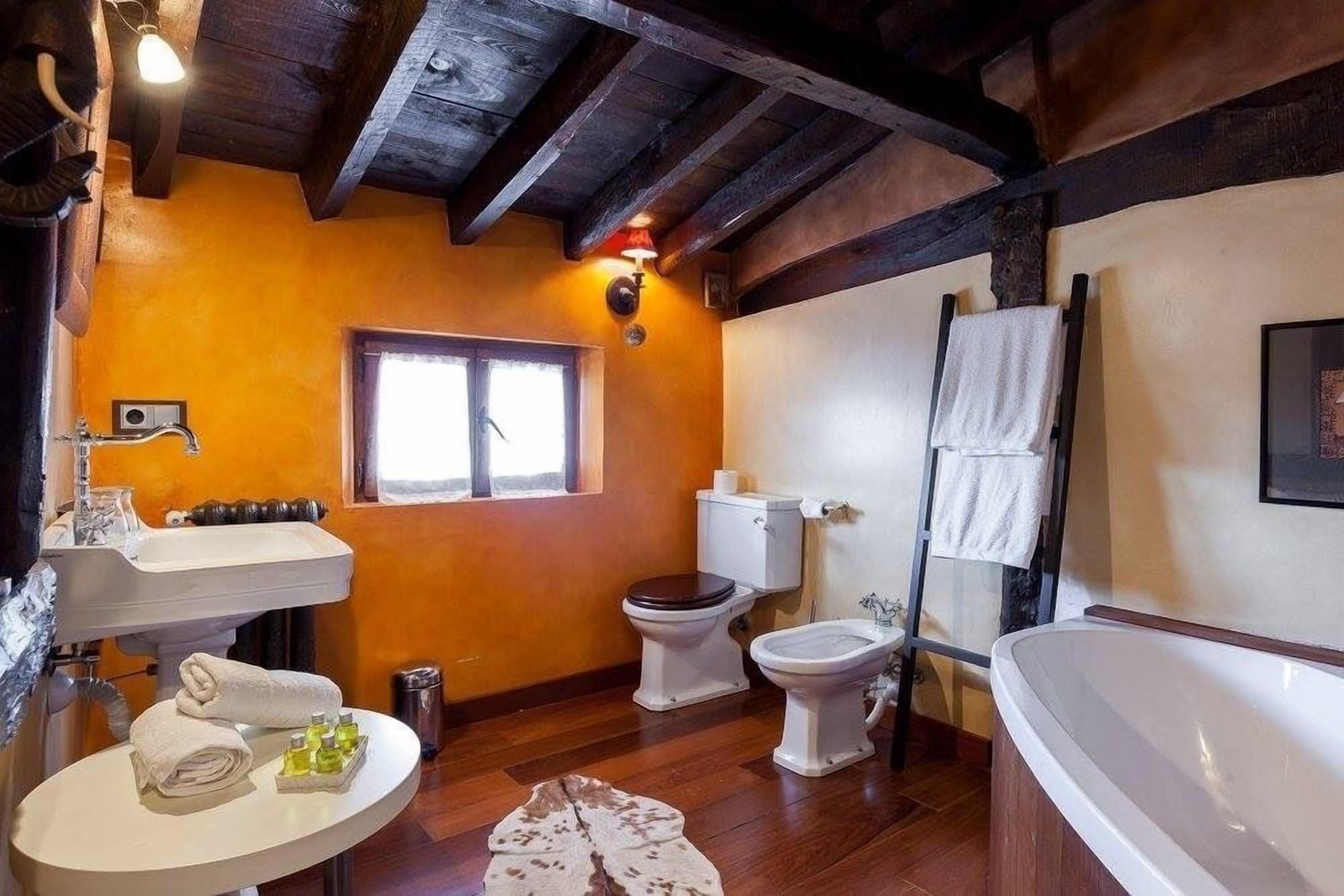 economy double room | bathroom | separate bathtub and shower, deep-soaking bathtub, rainfall showerhead