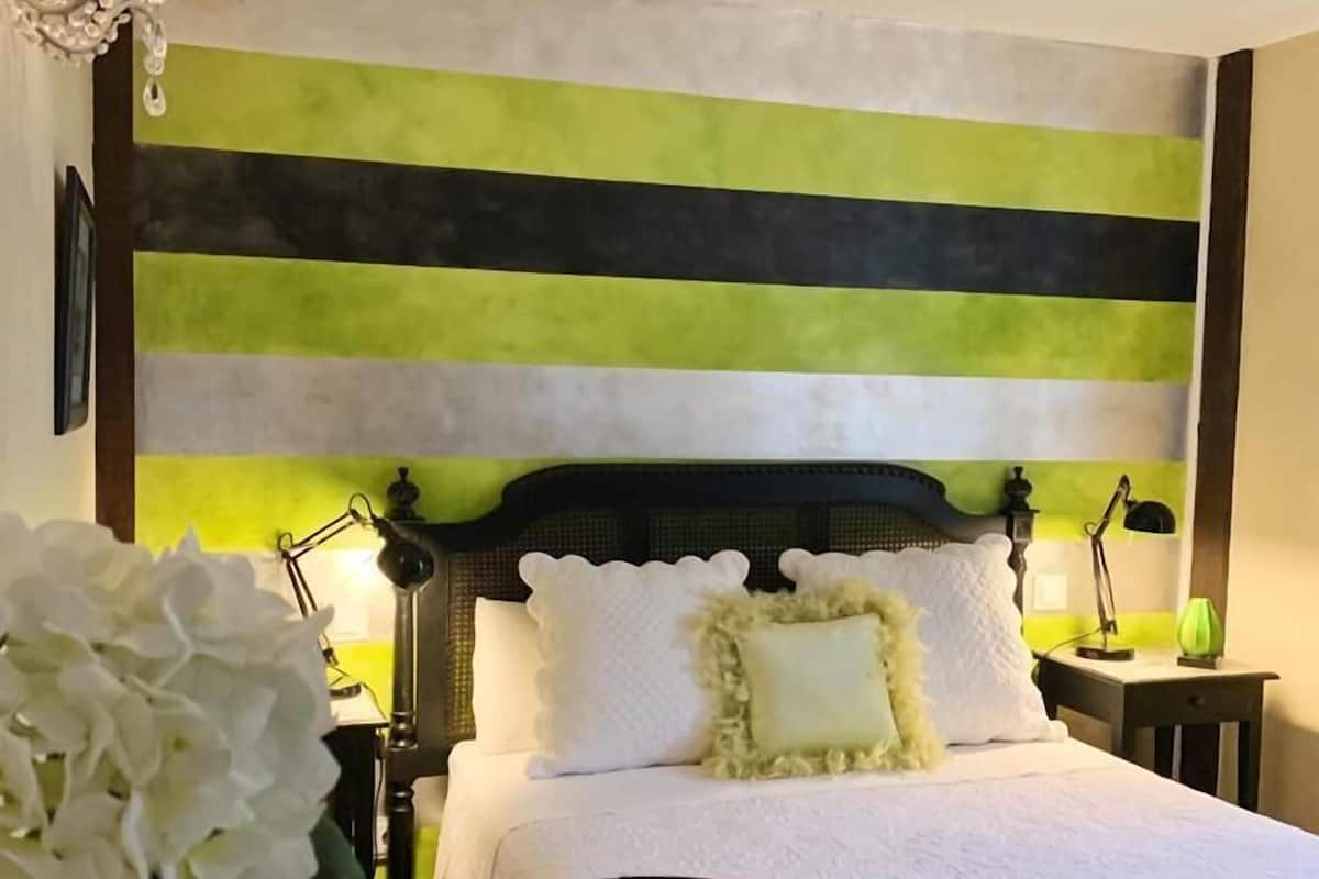 Individually decorated, blackout curtains, free WiFi, bed sheets