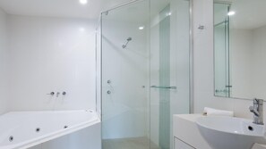 Shower, jetted bath, hair dryer - Pacific Blue  245-265 Sandy Point Rd - Dual Key Access, air conditioned unit with resort facilities and linen supplied (Salamander Bay)