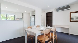 Dining - Pacific Blue  245-265 Sandy Point Rd - Dual Key Access, air conditioned unit with resort facilities and linen supplied (Salamander Bay)
