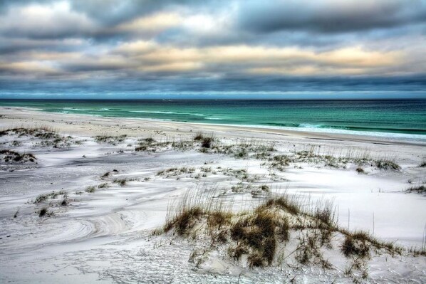 Sun loungers, beach towels - Awesome Lanai Unit in Destin West! (Fort Walton Beach)