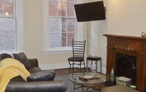 Interior - ⭐️ Upscale Dwntwn Apt⭐️Fast Wifi⭐️43TV ❤️ Free ☕️ (Richmond)