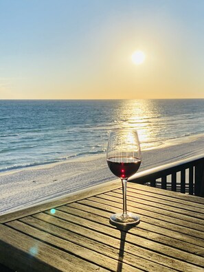 On the beach, sun-loungers - Enjoy amazing gulf front views and free beach service! (Fort Walton)
