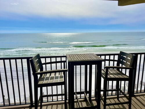 Enjoy amazing gulf front views and free beach service!