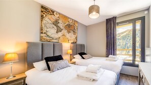 Iron/ironing board, WiFi, bed sheets, wheelchair access