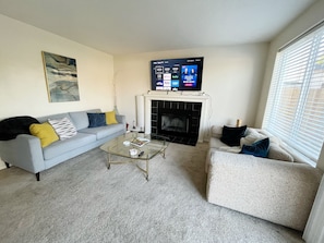 Smart TV, fireplace, table tennis