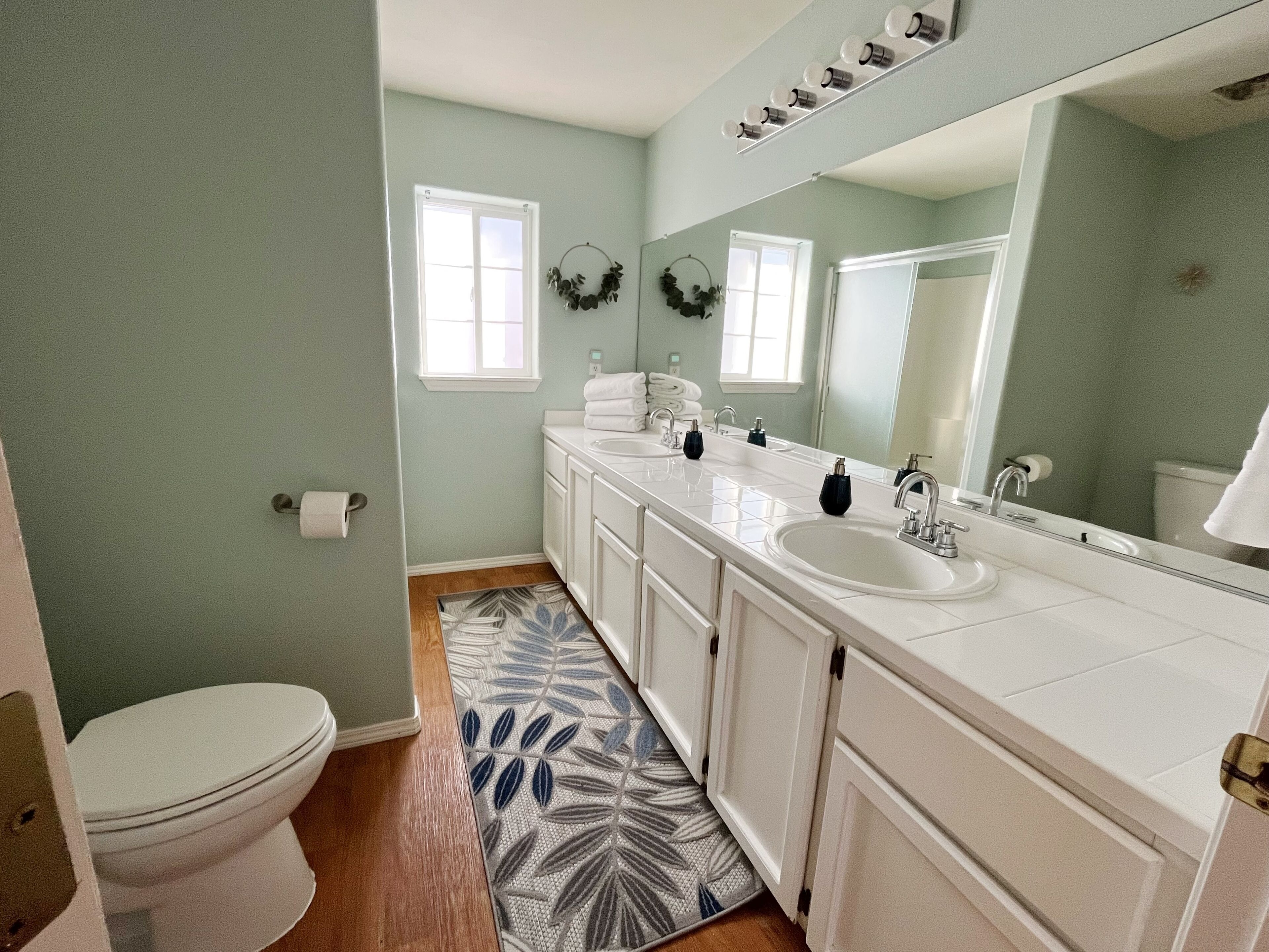 Combined shower/tub, hair dryer, towels, soap