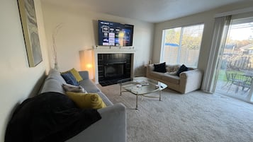 Smart TV, fireplace, table tennis