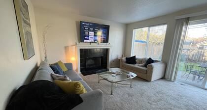 Cozy 4B House with Pool Table, Near Nike/Intel, 10miles to downtown Portland