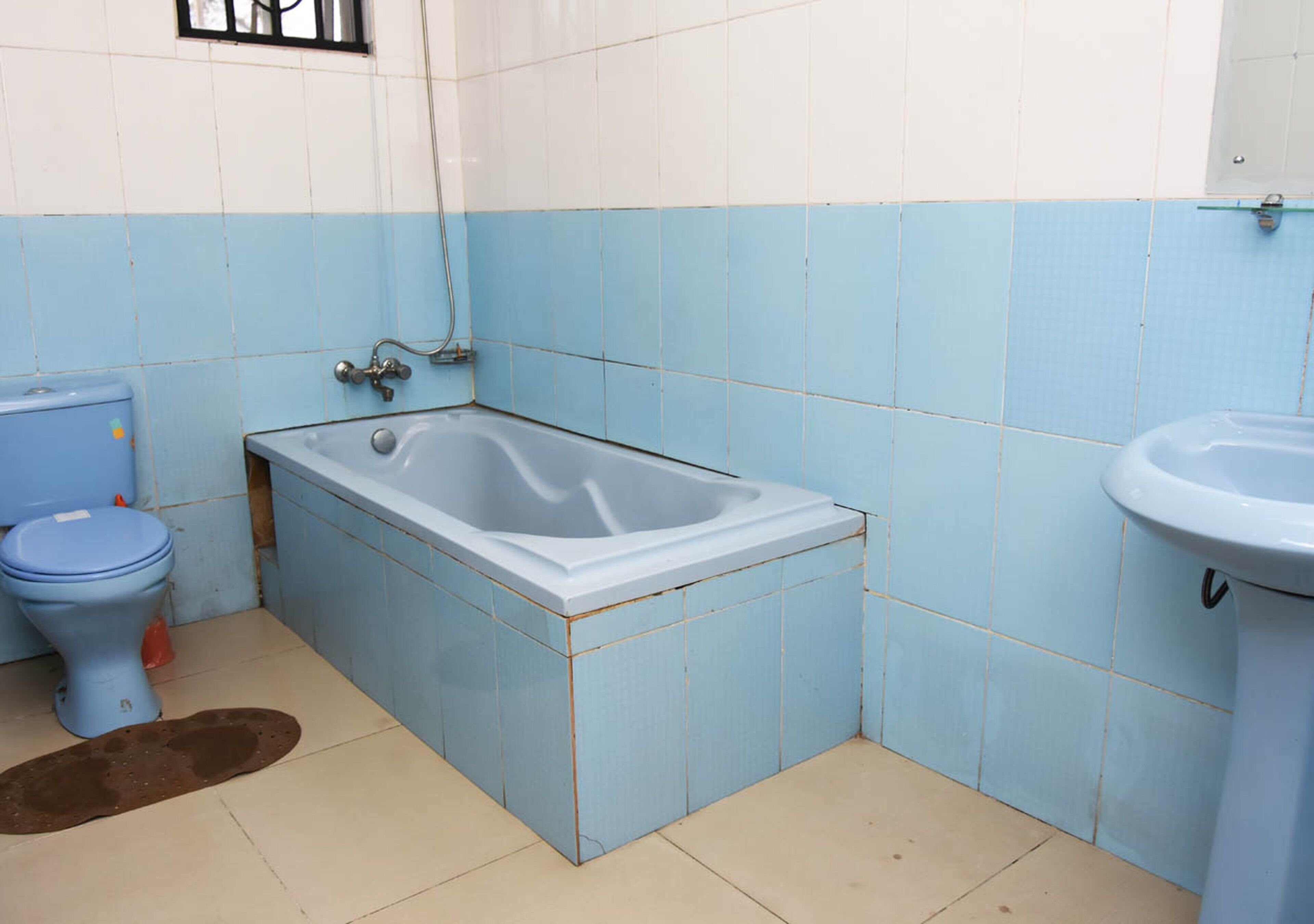 A bathroom with a bathtub, toilet, and sink.