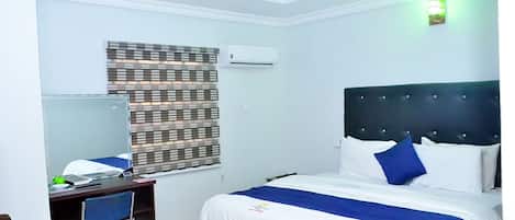 3 bedrooms, Egyptian cotton sheets, premium bedding, down comforters