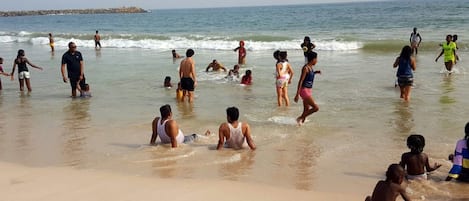 Navetta per la spiaggia, massaggi sulla spiaggia, sci nautico