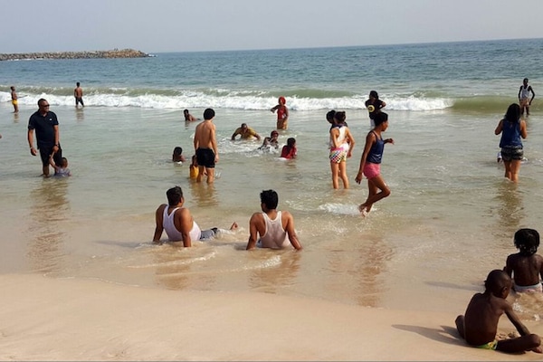Shuttle zum Strand, Massagen am Strand, Wasserski