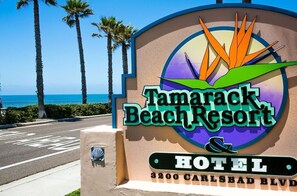 Located at 3200 Carl's Bad Blvd, Tamarack Beach Resort Hotel offers a beach view.