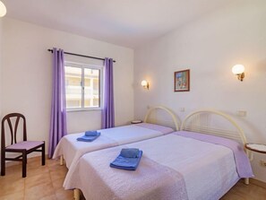 4 Schlafzimmer, Schreibtisch, WLAN