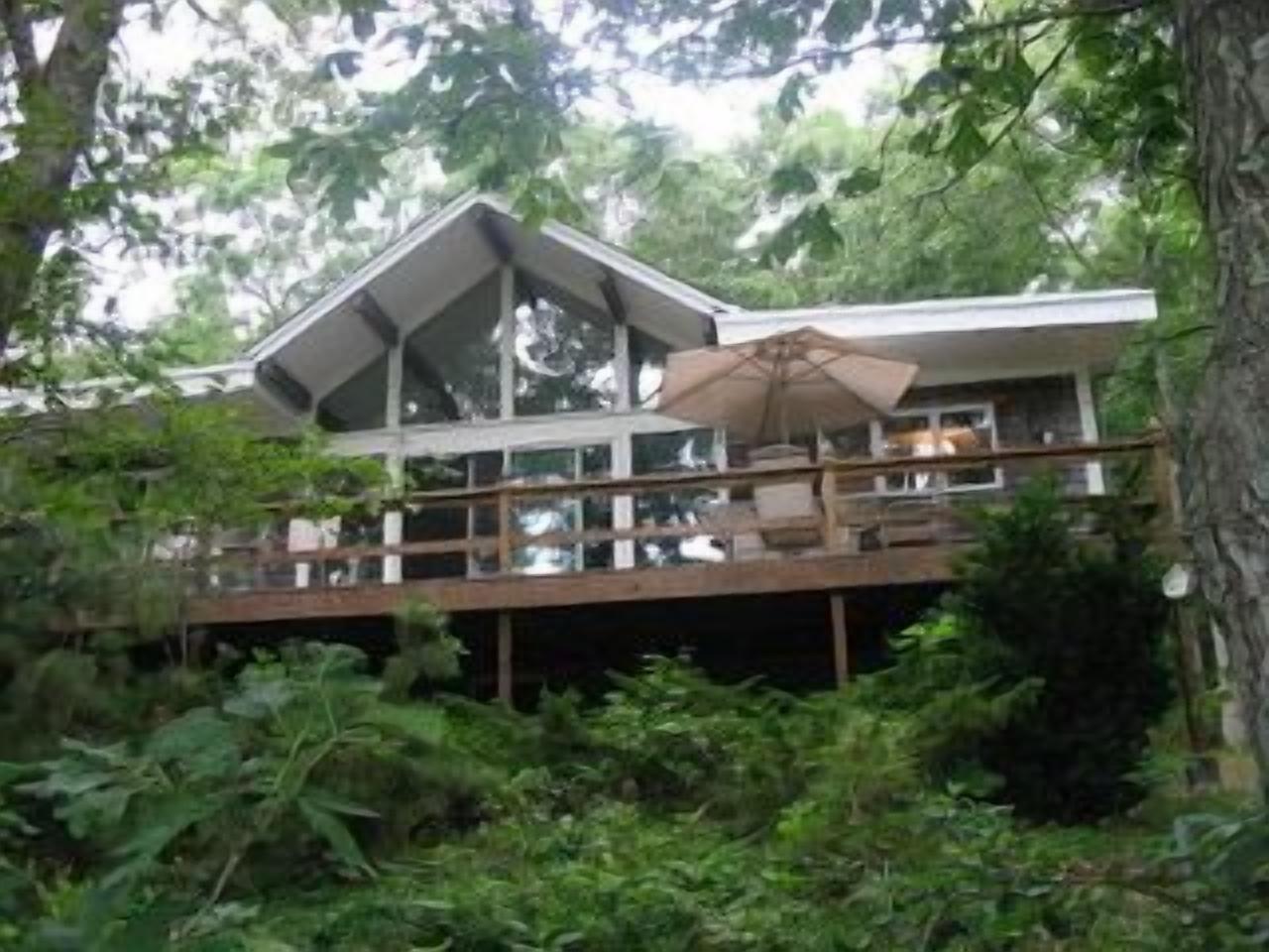 Marsh Side Retreat Abutting Conservation Land (2165)