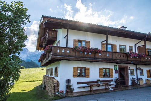 Ferienwohnung für 1-4 Personen, Dusche/WC, Balkon, TV, W-LAN, Dachgeschoss