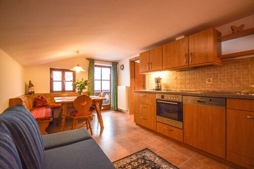 Apartment for 1-4 people, shower / toilet, balcony, TV, WiFi, non-smoking, top floor