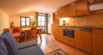 Apartment for 1-4 people, shower / toilet, balcony, TV, WiFi, non-smoking, top floor