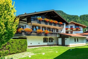 Exterior - Cozy apartment, 45m², balcony and separate kitchen (Reit im Winkl)